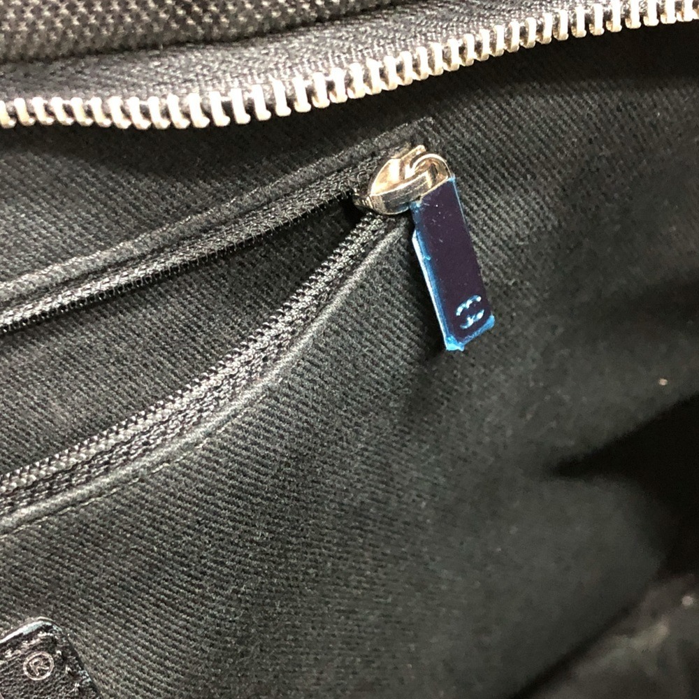 CHANEL Black Shoulder Bag - Picture 14 of 16